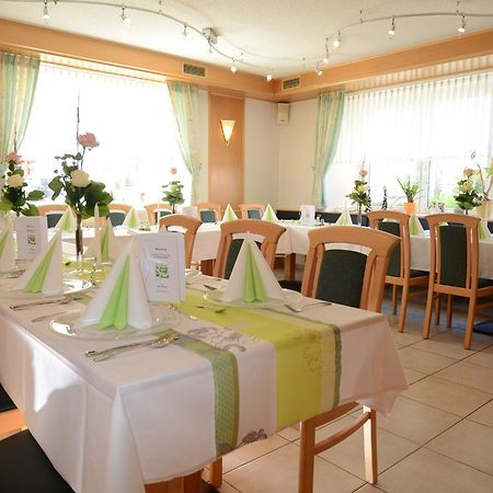 Gasthof Zur Post Hotel Und Parkplatz Vohenstrauss Exterior photo